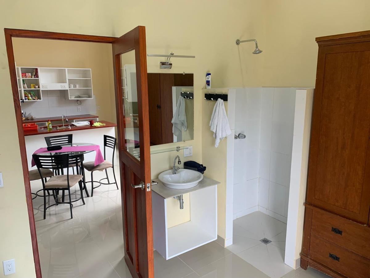 Apartamentos Casa Amarilla Granada Eksteriør billede