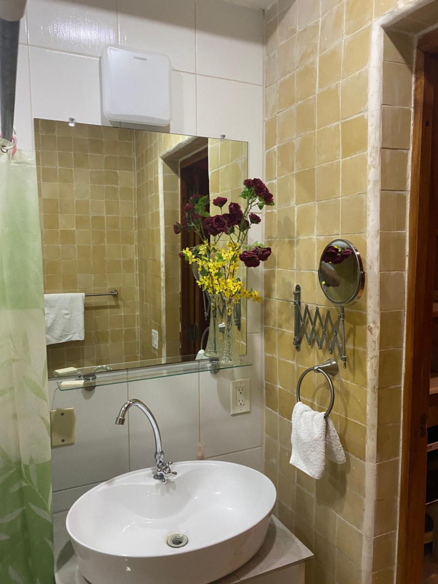 Apartamentos Casa Amarilla Granada Eksteriør billede